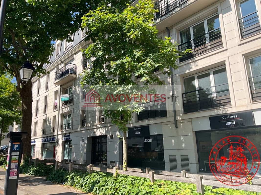 APPARTEMENT avec 2 EMPLACEMENTS de PARKING à ANTONY — vente aux enchères judiciaires