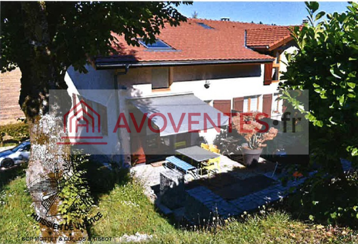 APPARTEMENT TRIPLEX AVEC GARAGE ET TERRASSE à LE LYAUD — vente aux enchères judiciaires