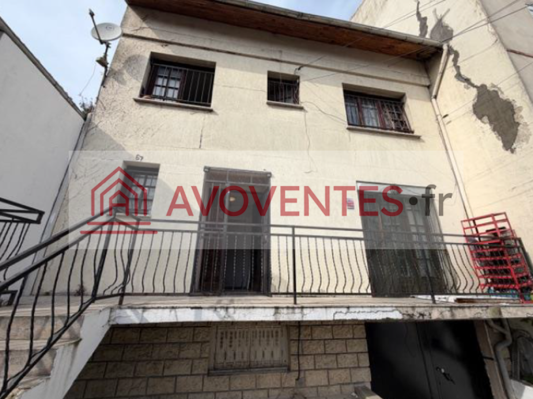 DEUX MAISONS DIVISEES EN LOGEMENTS A STAINS (93) — vente aux enchères judiciaires