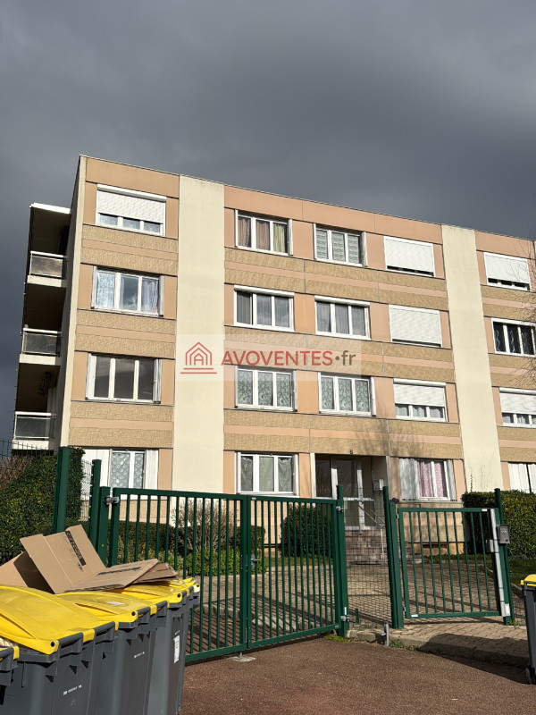 UN APPARTEMENT et UNE CAVE à MIGENNES — vente aux enchères judiciaires