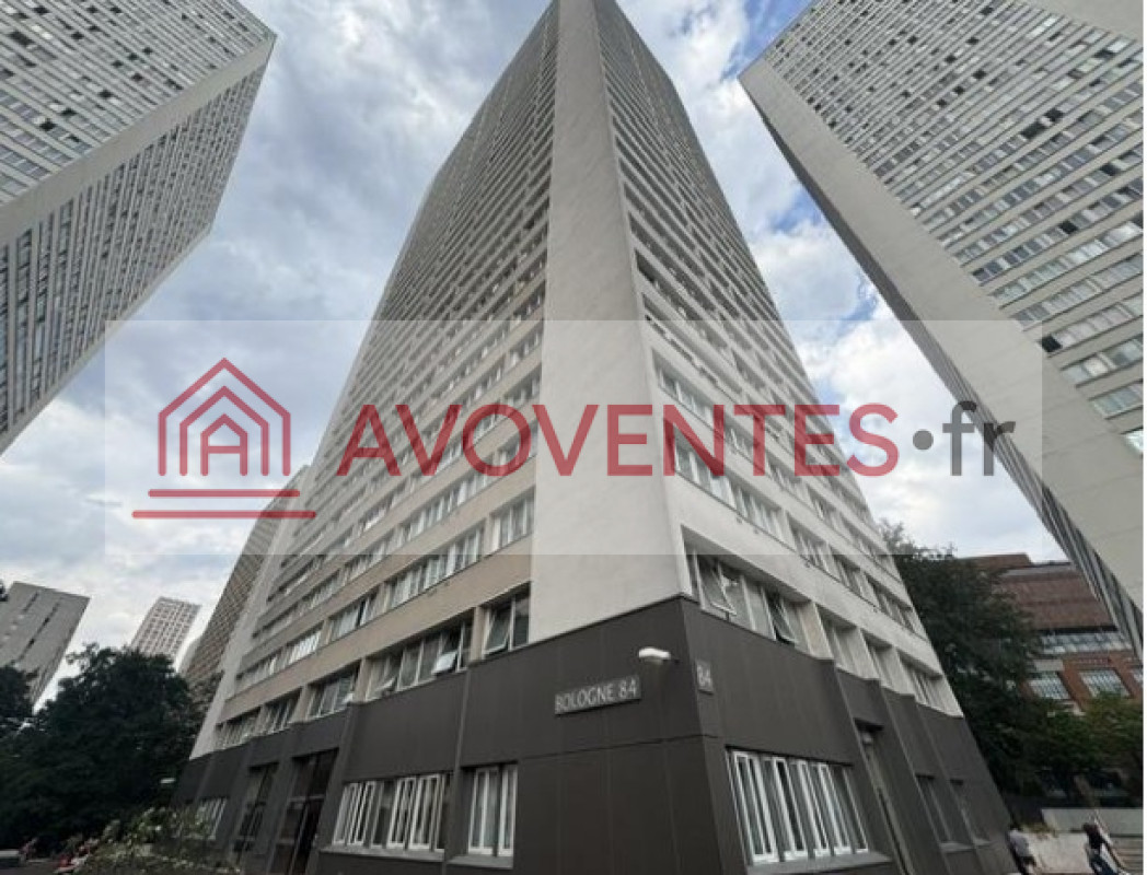 APPARTEMENT + CAVE + PARKING à PARIS — vente aux enchères judiciaires