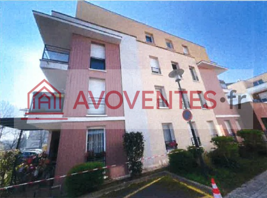 APPARTEMENT +EMPLACEMENT SIMPLE POUR STATIONNEMENT DE VÉHICULE AUTOMOBILE à MENNECY — vente aux enchères judiciaires